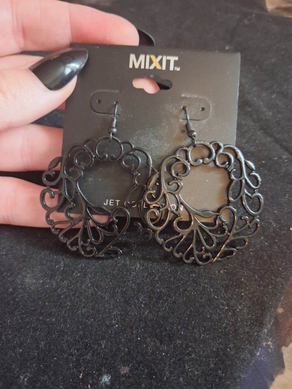 Mix It black dangle earrings